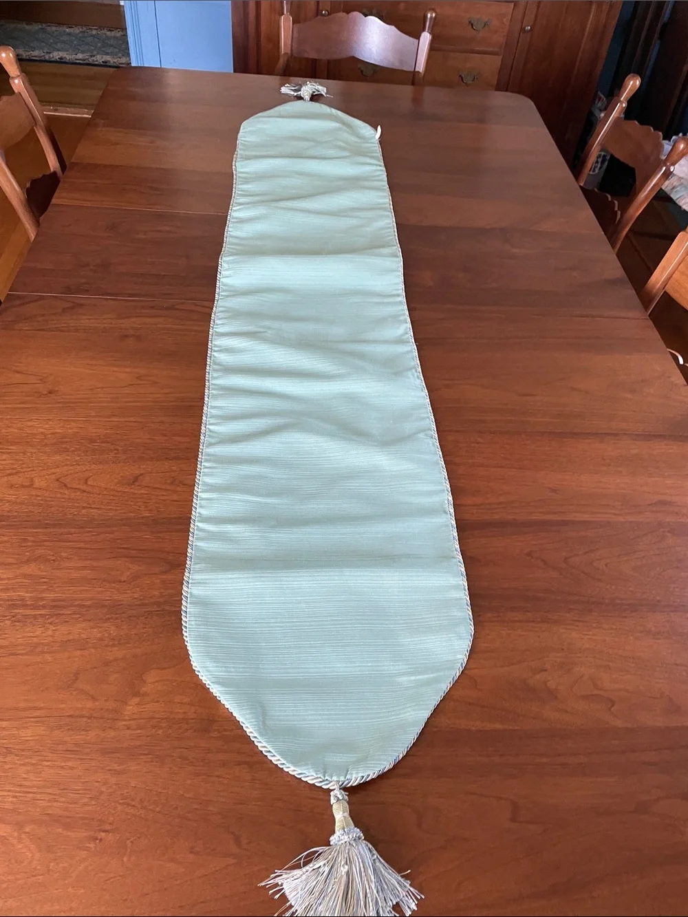 VINTAGE Elegant Sage Green Embroidered Table Runner Botanical Fern Urn Tassels
